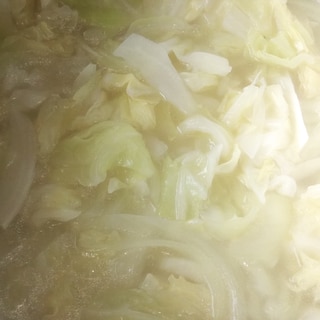 キャベツと玉ねぎの白湯スープ